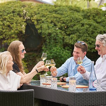 Wein gemeinsam genießen